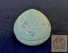 諏訪蘇山作 青磁 砂金袋 香合 共箱(K-BB522) d164o5.jpg