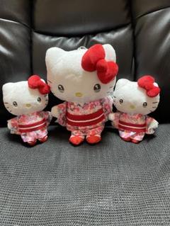 ハローキティ浴衣姿ぬいぐるみ型ポーチ３点セットです。