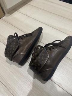 【LOUIS VUITTON】サイドのチャーム♪タイムアウトスニーカー メンズOK LOUIS VUITTON タイムアウト スニーカー 白 (Louis