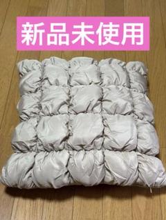 立体デザイン ベージュクッション 約45cm