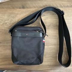 TOMMY HILFIGER ブラックショルダーバッグ