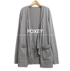 美品 フォクシーブティック ロゴ ポケット ボタンレス ニット カーディガン