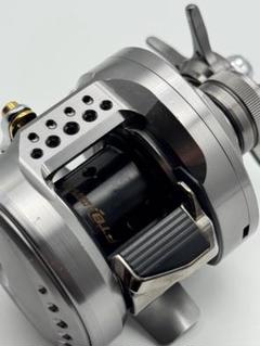 新品未使用 シマノ 04 カルカッタ コンクエスト 200F 50同等ボディ流用 シマノ(SHIMANO) 22 カルカッタコンクエスト 200XG カルカッタ