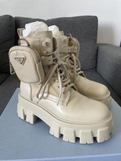 サンドベージュ プラダ モノリス ポーチ付 レザーX Re-nylon