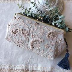 インド更紗模様のがま口ポーチ　モリス　手刺繍　ビーズ刺繍　ハンドメイド インド更紗模様のがま口ポーチ モリス 手刺繍 ビーズ刺繍