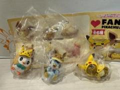 【新品タグ】FAN OF PIKACHU&EIEVUIピカチュウ イーブイ ポンチョ姿のピカチュウとイーブイや、身にまとったポケモンの