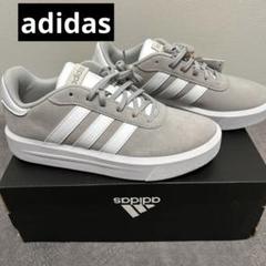 【新品】adidas アディダス スニーカー　23.５　グレー×ホワイトのサムネイル