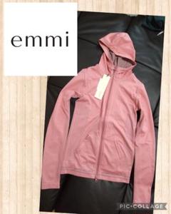 emmi studio エミ　ヨガ　パーカーのサムネイル