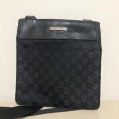 GUCCI ショルダーバッグ サコッシュ 斜め掛け GGキャンバス ロゴ金具