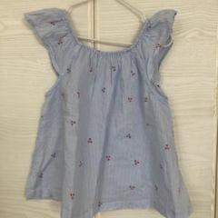H＆Mチェリー柄ノースリトップス