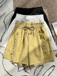 夏物コーデ カジュアル ショートパンツ ワイドパンツ フラワーパターンフリル