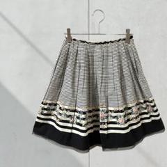 T359【ロイスクレヨン】スカート　ひざ上丈　花柄　ボーダー　派手　個性派　Ｍ