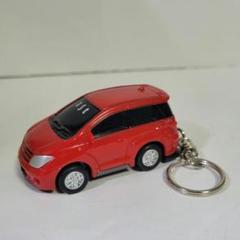 トヨタ イスト プルバックミニカー キーホルダー 赤色 TTC