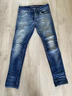 【新品未使用】デンハム・デニムパンツ・ジーンズ・CUTTER ＋ RELAX THINGS THAT MATTER ジーンズ デニム デニムパンツ KNEE CUTTING