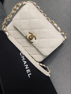 CHANEL シャネル マトラッセ ミニフラップバッグ ホワイト カーフスキン