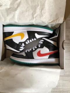NIKE WMNS AIR JORDAN 1MID