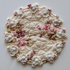 【ハンドメイド】パッチワークキルトの花柄レース装飾円形マット