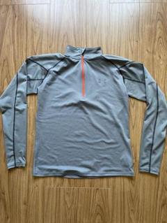 Under Armour グレー ハーフジップ 長袖シャツ　ランニング　サッカー