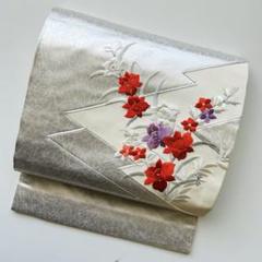 開き名古屋帯 正絹 銀駒刺繍に素敵な花 T-3567 開き名古屋帯 正絹 銀駒刺繍に素敵な花 T-3567 - メルカリ