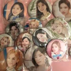 2025年最新】twiceサナ缶バッジセットの人気アイテム - メルカリ