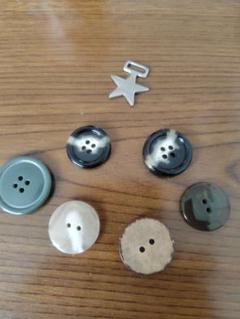 大きめボタンセットと星型金属パーツ