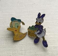 ⭐️SALE⭐️ドナルドダック・デイジーダック ピンバッジセット