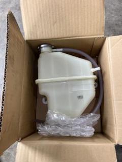 三菱デリカ　スペースギア　ラジエーターサブタンク MB924891 新品 三菱デリカ スペースギア ラジエーターサブタンク MB924891 新品