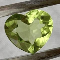ペリドット ルース 1.10ct VVS アフリカ産 ハート 宝石 裸石 天然石