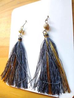 Z6-2 タッセルピアス＊ブルー(紫)系＊シルバー金具／ハンドメイド
