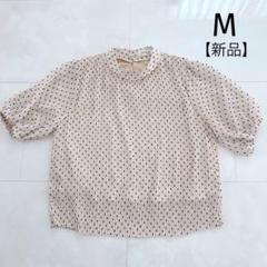 【新品】プリーツシアートップス　半袖ブラウス　ドット　ベージュ　ハイネック