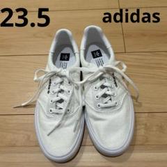 未使用 adidas アディダス ホワイト スニーカー 23.5 レディースのサムネイル
