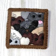 パグの額縁ブローチ②
