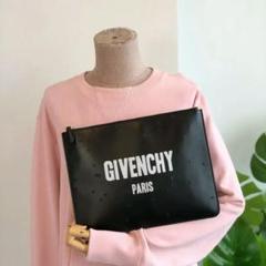 GIVENCHY ブラックレザーのホールガンショット風ダメージクラッチバッグ