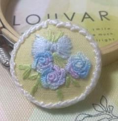 ハンドメイド くるみボタン 刺繍 ブローチ フェアリースワッグ