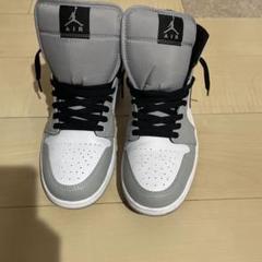 Air Jordan 1 ライトスモークグレー
