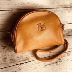 【美品　美しいヌメ革】IL BISONTE　ショルダーバッグ　本革　バイソン刻印