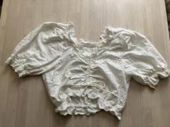 ホワイトフリルクロップドブラウス