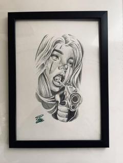 E. B. 鉛筆画 女性と銃 黒フレームのサムネイル