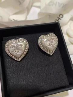 CHANEL ハートパール 片耳ピアス すぐ届く☆ゴージャスで映える♪】CHANEL パール ハートピアス