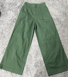 【ユニクロ】美品　カーキ　ワイドチノパンツのサムネイル