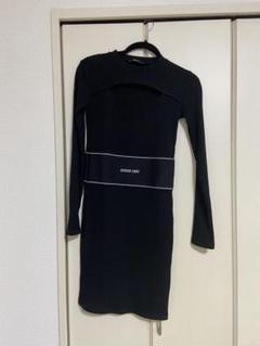 GUESS ブラック ミニ長袖 ボディフィットワンピース