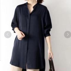 Spick&Span シルキーストレッチサテンロングシャツ ネイビー