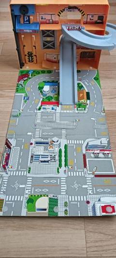 トミカ ミニカーセットと道路マップ トミカ マップBOX｜商品情報｜タカラトミーアーツ