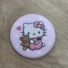 【イオン限定】ハローキティ50周年刺繍缶バッジのサムネイル