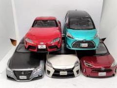 いろいろトヨタのカラーサンプルセット。 車屋さんでもらった 非売品の色見本ミニカー ヴェルファイア