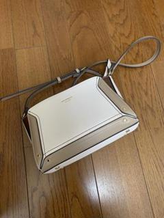 ホワイト トリミング ショルダーバッグ