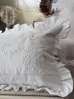 【美品】フランスアンティーク 手刺繍花模様 フリルクッションカバー [3150] 美品】フランスアンティーク 手刺繍花模様 フリルクッション