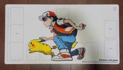 レッド＆ピカチュウ プレイマット ラバーマット マウスパッド Amazon.co.jp: ポケモンセンターオリジナル ポケモンカード