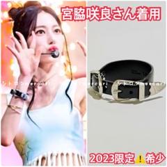 【新品完売】TOGA✨ダブルバックルバングル ♡ LE SSERAFIM着用 新品完売】TOGA✨ダブルバックルバングル ♡ LE SSERAFIM着用