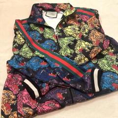 有名な高級ブランド GUCCI メルカリ - M カラフル虎プリントナイロンジャケット ジャケット・アウター